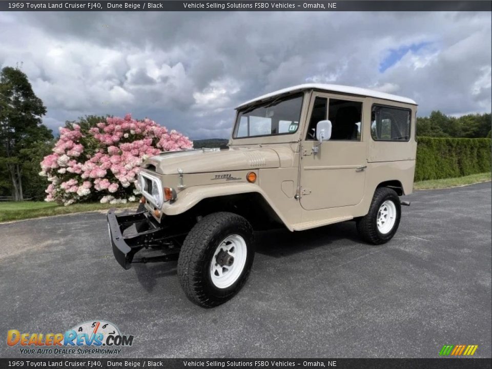 Front 3/4 View of 1969 Toyota Land Cruiser FJ40 Photo #2