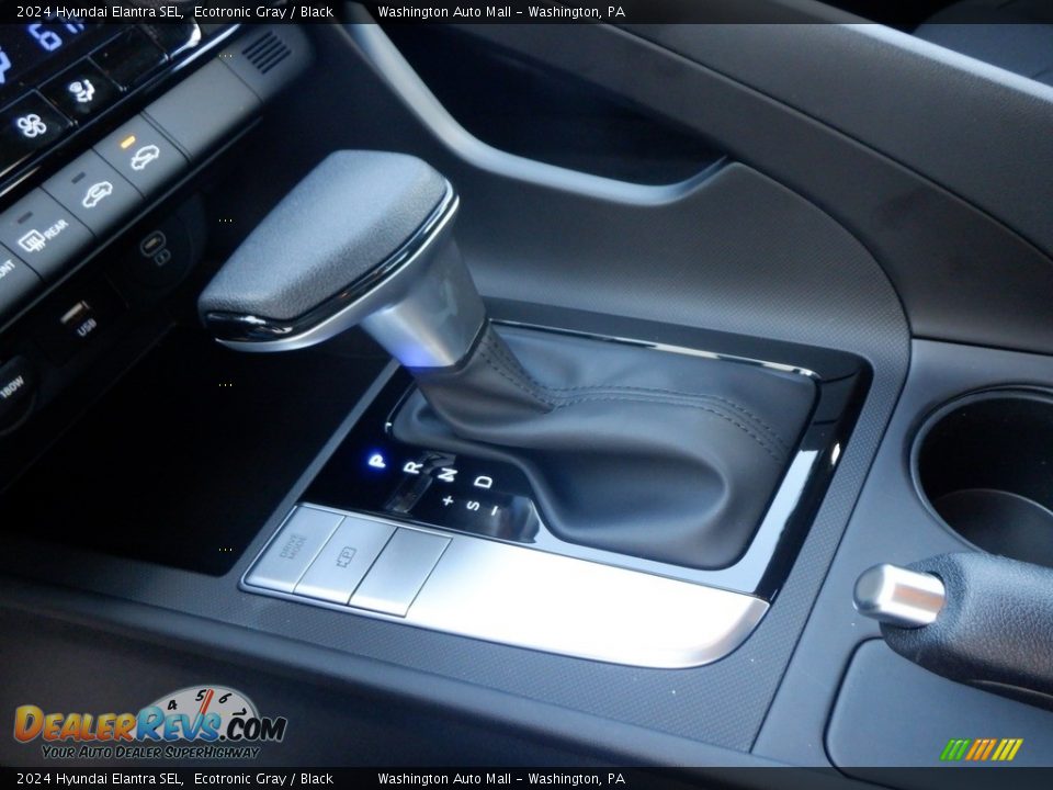 2024 Hyundai Elantra SEL Shifter Photo #10