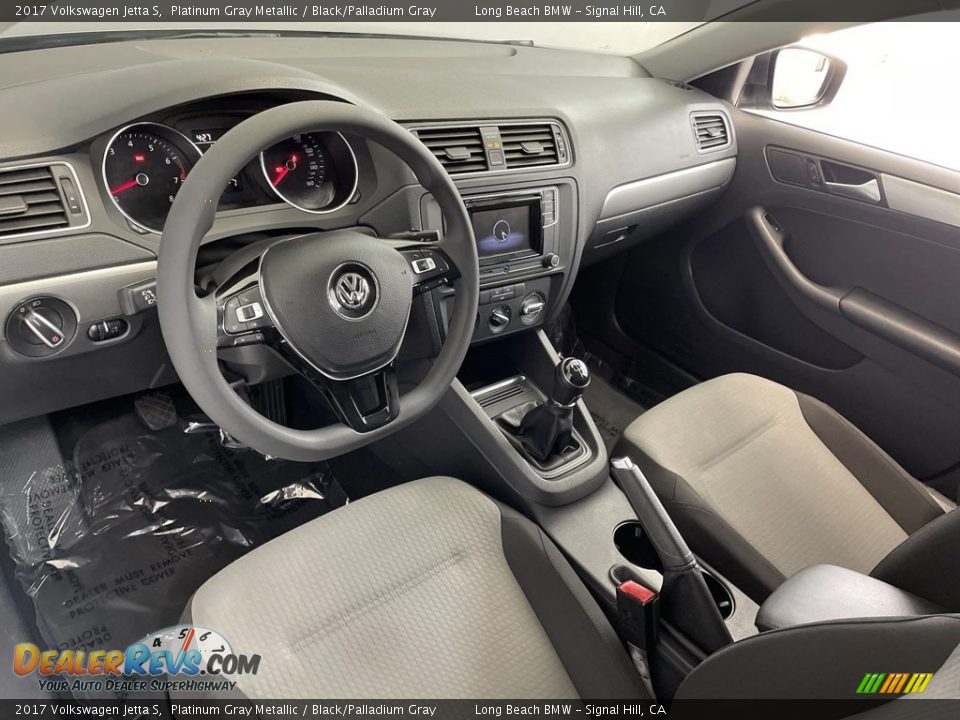 Black/Palladium Gray Interior - 2017 Volkswagen Jetta S Photo #16