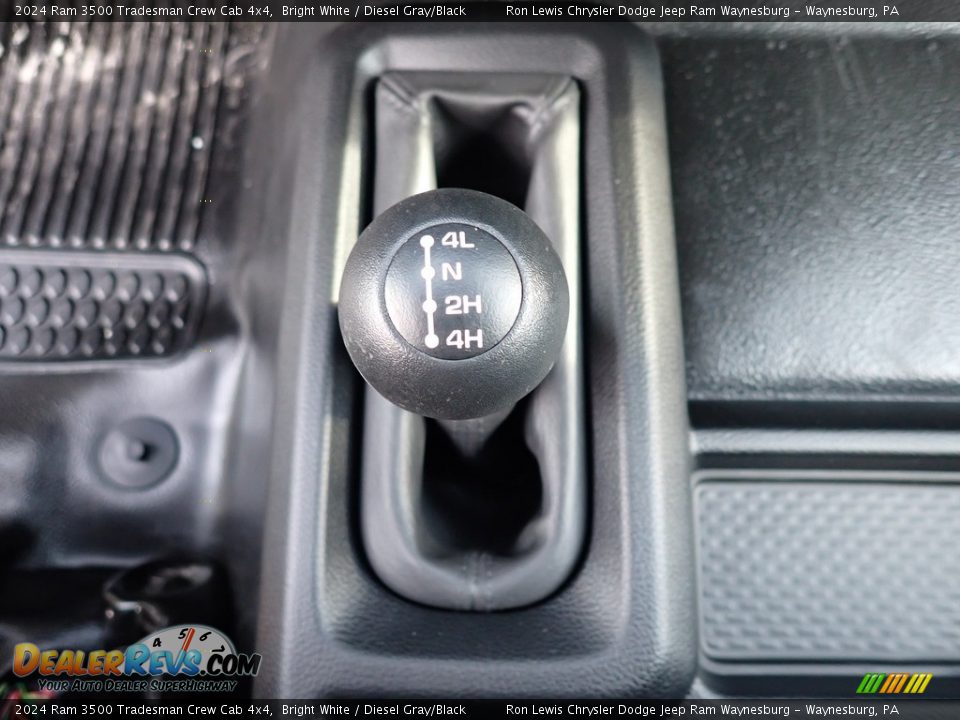 2024 Ram 3500 Tradesman Crew Cab 4x4 Bright White / Diesel Gray/Black Photo #17