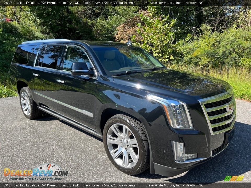 Front 3/4 View of 2017 Cadillac Escalade ESV Premium Luxury 4WD Photo #4