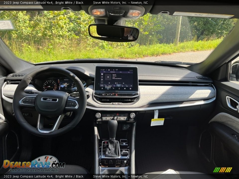 2023 Jeep Compass Latitude 4x4 Bright White / Black Photo #10