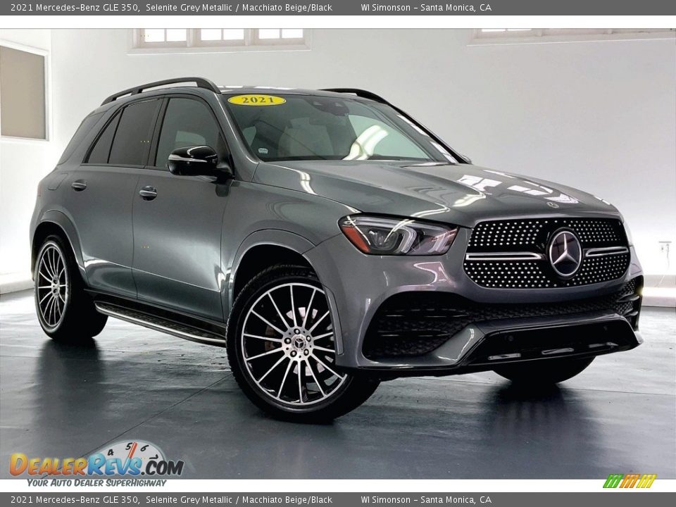 Front 3/4 View of 2021 Mercedes-Benz GLE 350 Photo #34