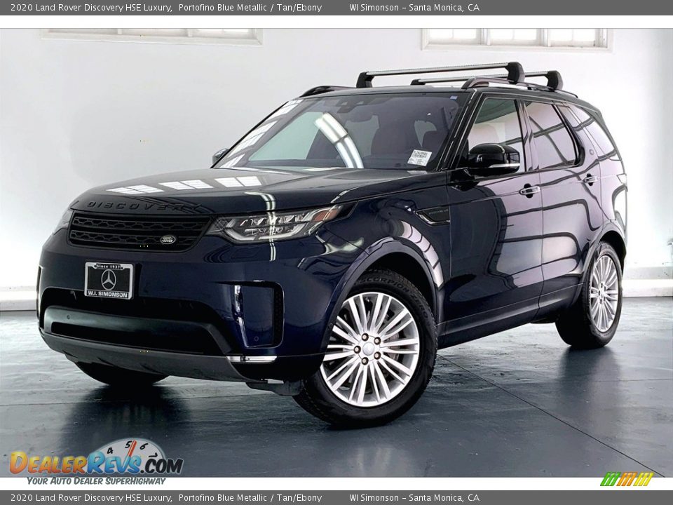 Front 3/4 View of 2020 Land Rover Discovery HSE Luxury Photo #11