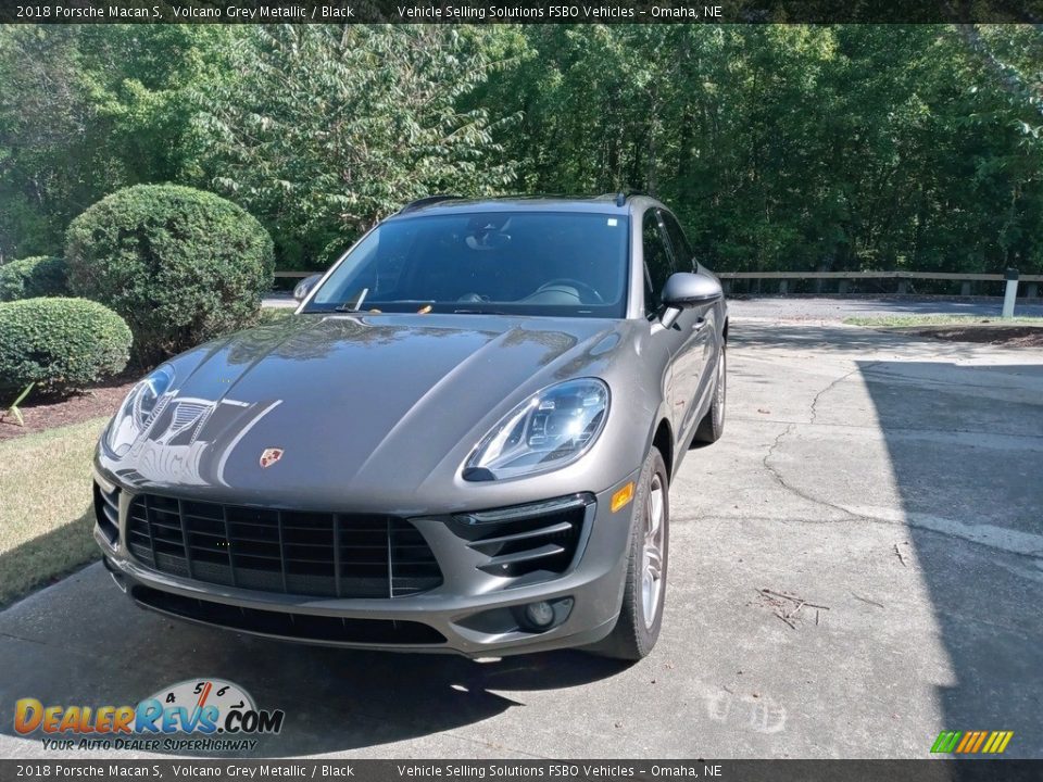 Volcano Grey Metallic 2018 Porsche Macan S Photo #2