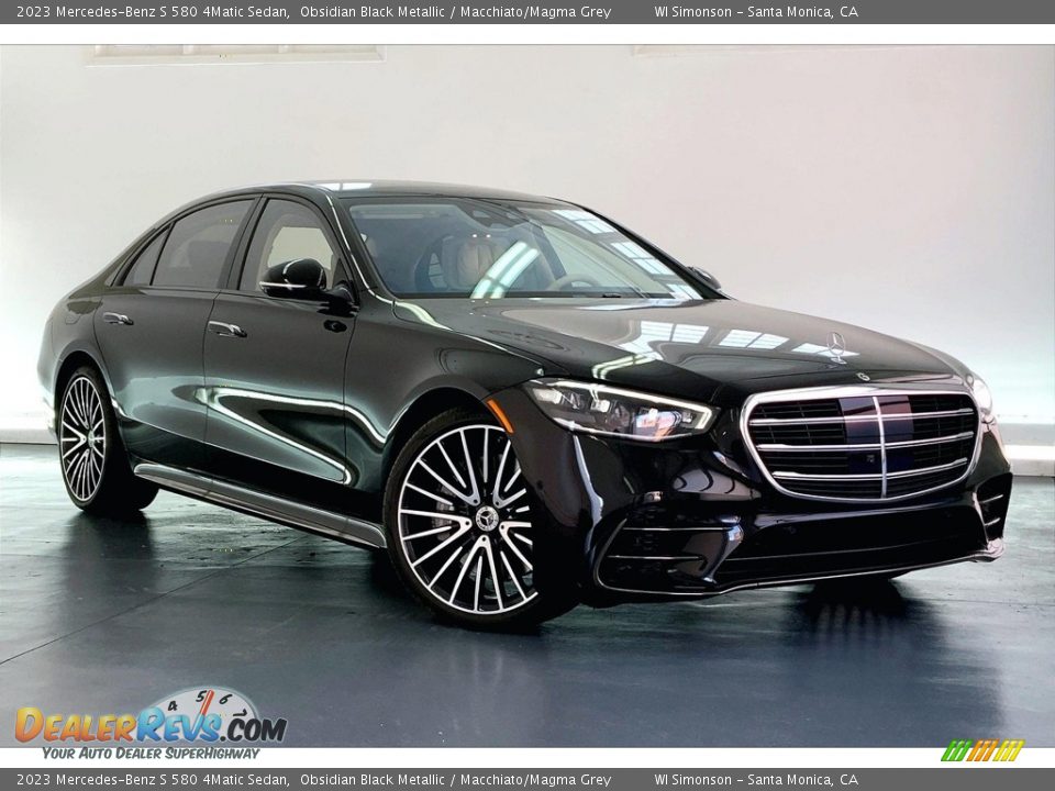 Front 3/4 View of 2023 Mercedes-Benz S 580 4Matic Sedan Photo #12