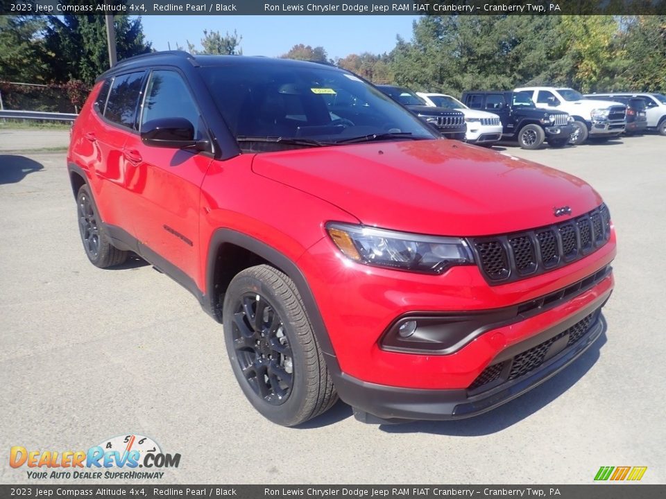 Front 3/4 View of 2023 Jeep Compass Altitude 4x4 Photo #8