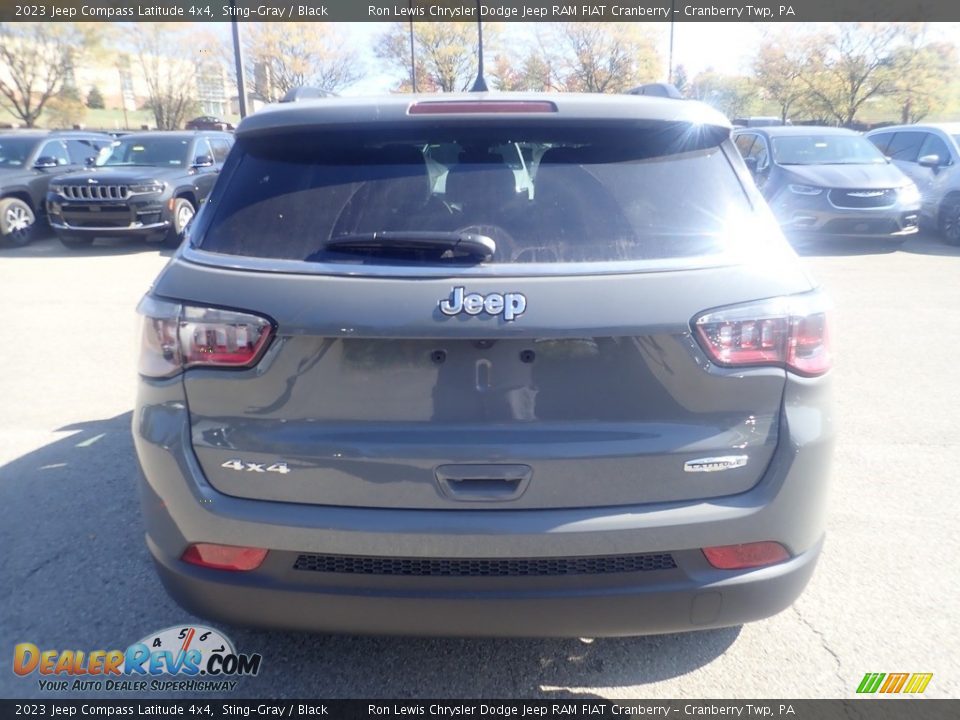 2023 Jeep Compass Latitude 4x4 Sting-Gray / Black Photo #4