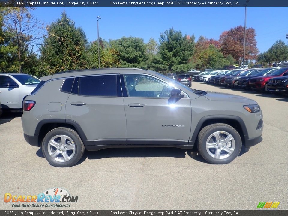 2023 Jeep Compass Latitude 4x4 Sting-Gray / Black Photo #7