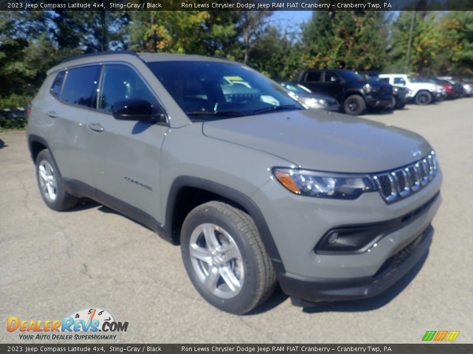 2023 Jeep Compass Latitude 4x4 Sting-Gray / Black Photo #8