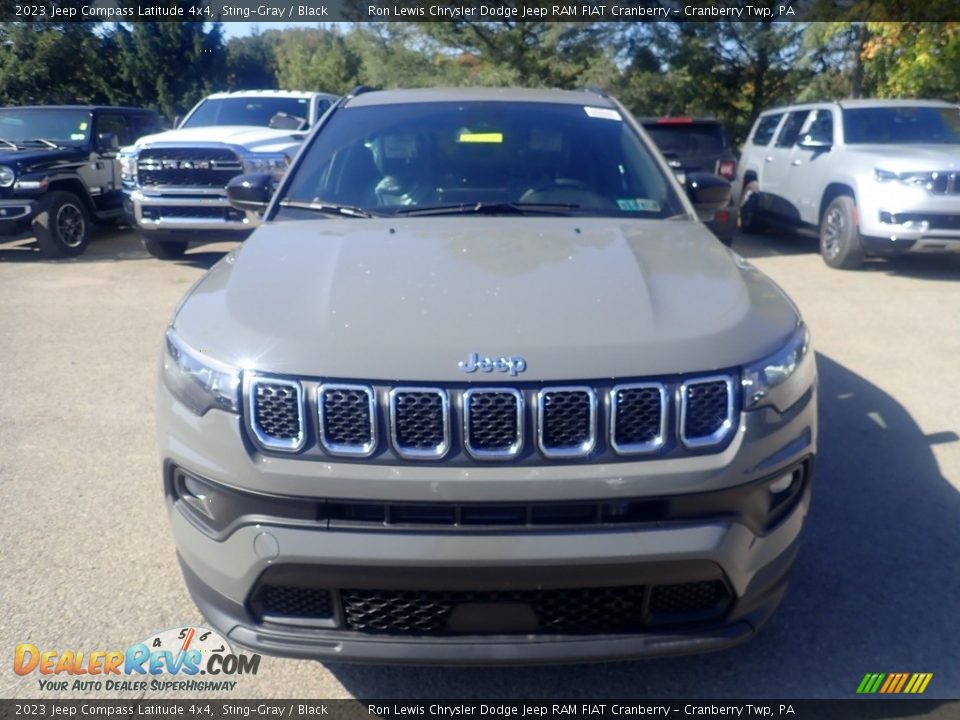 2023 Jeep Compass Latitude 4x4 Sting-Gray / Black Photo #9