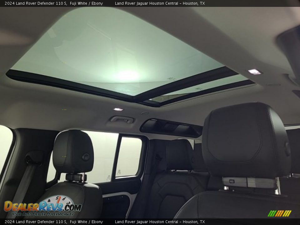 Sunroof of 2024 Land Rover Defender 110 S Photo #24