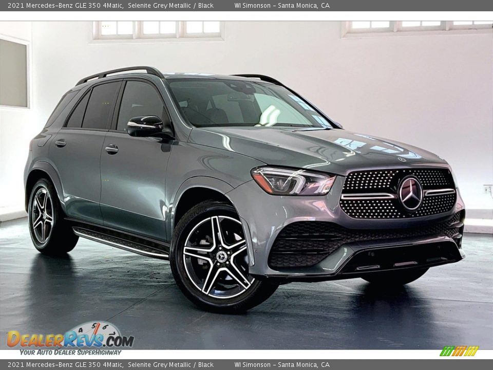 Front 3/4 View of 2021 Mercedes-Benz GLE 350 4Matic Photo #34