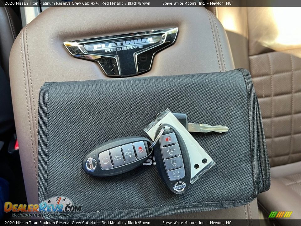 Keys of 2020 Nissan Titan Platinum Reserve Crew Cab 4x4 Photo #33