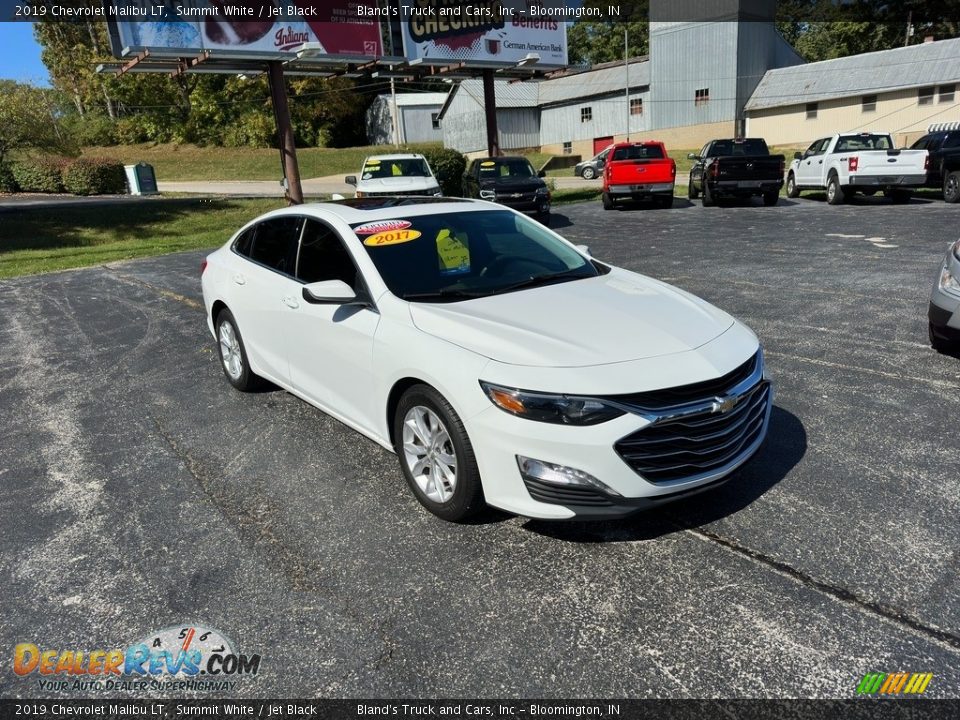 Front 3/4 View of 2019 Chevrolet Malibu LT Photo #4