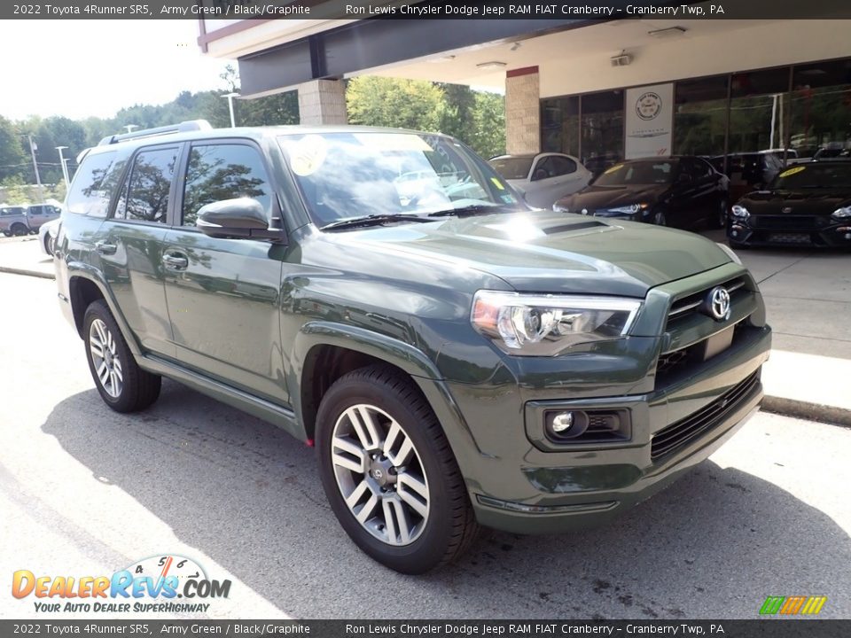 Front 3/4 View of 2022 Toyota 4Runner SR5 Photo #2