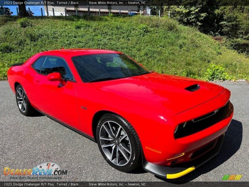 Front 3/4 View of 2023 Dodge Challenger R/T Plus Photo #4