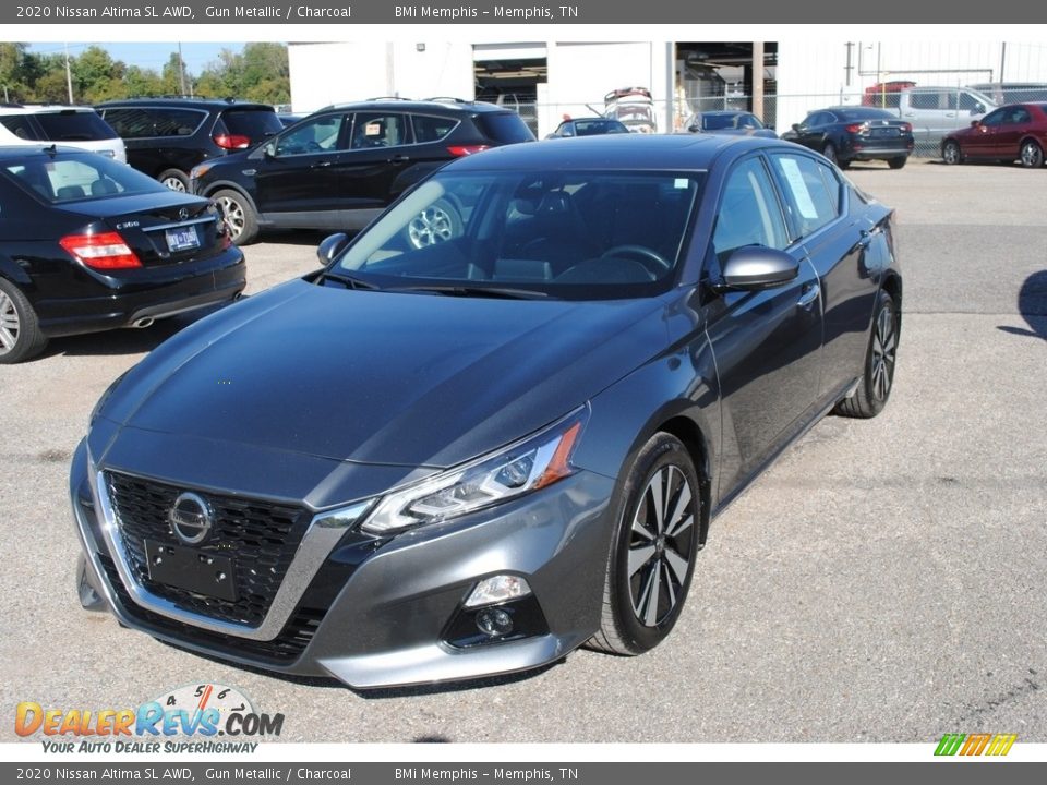 Front 3/4 View of 2020 Nissan Altima SL AWD Photo #1