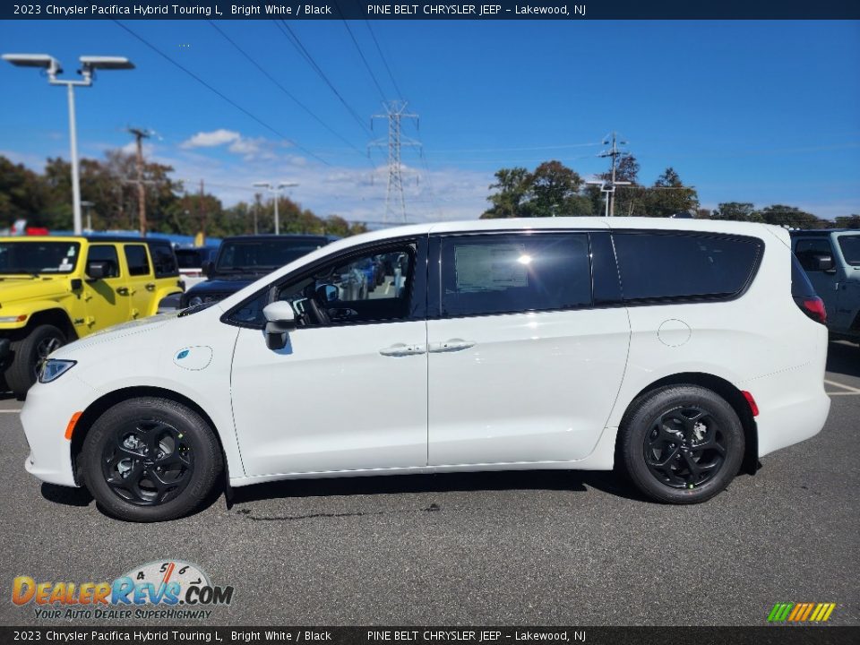 2023 Chrysler Pacifica Hybrid Touring L Bright White / Black Photo #3