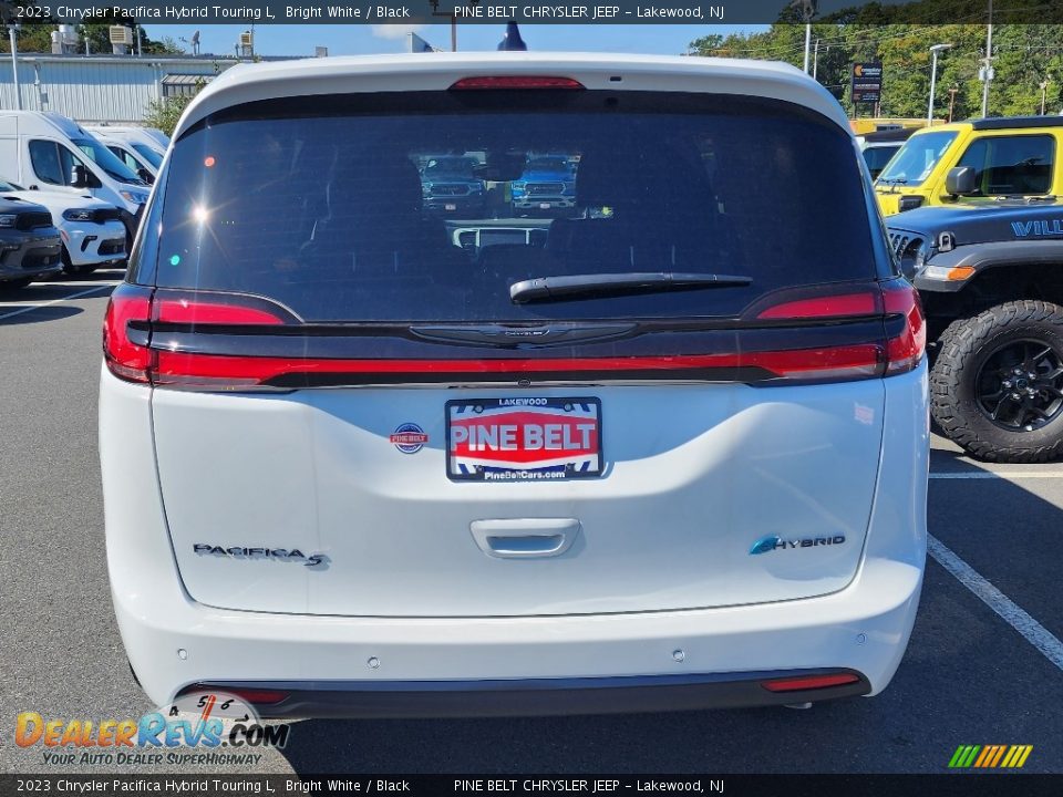 2023 Chrysler Pacifica Hybrid Touring L Bright White / Black Photo #6