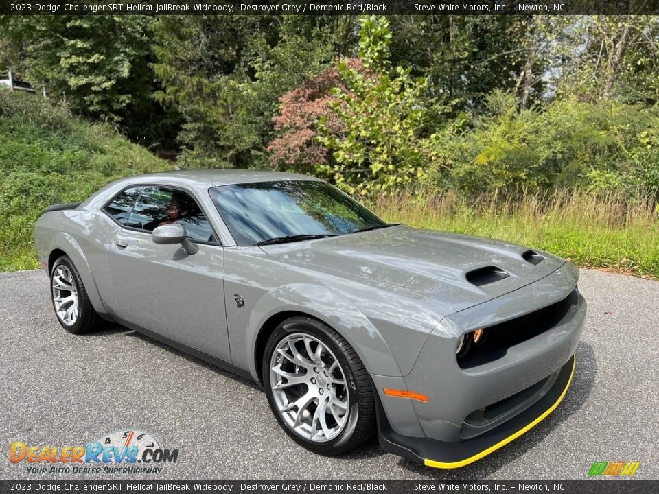 Front 3/4 View of 2023 Dodge Challenger SRT Hellcat JailBreak Widebody Photo #4