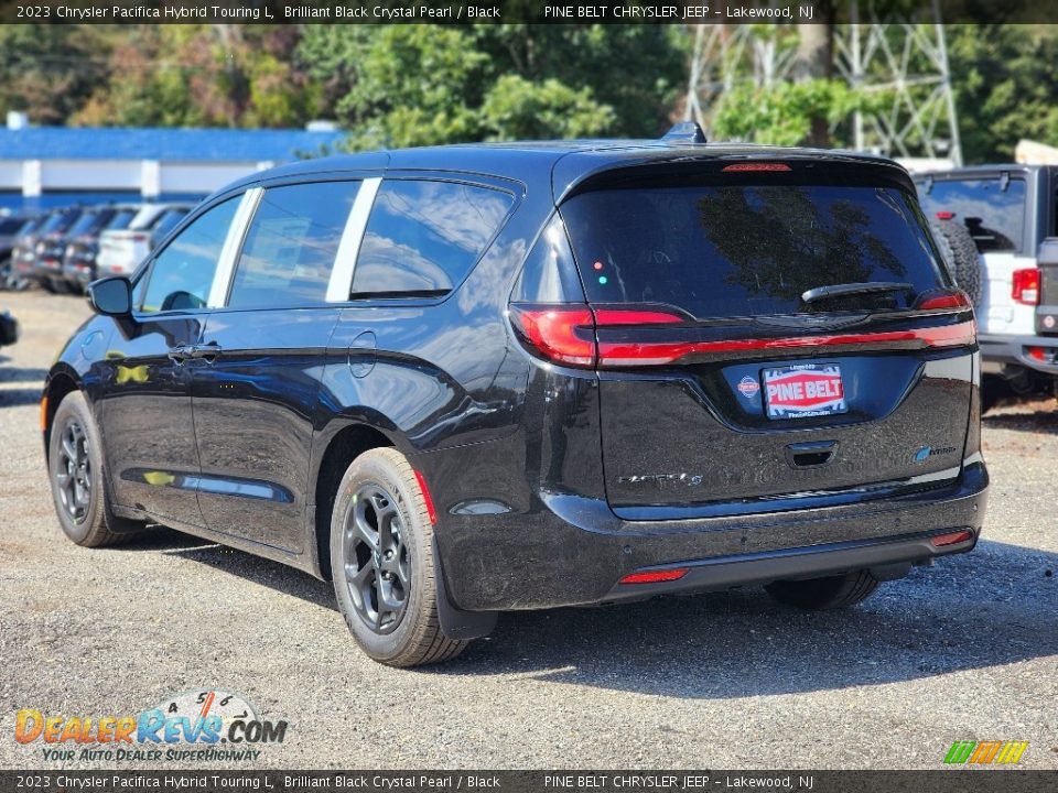 2023 Chrysler Pacifica Hybrid Touring L Brilliant Black Crystal Pearl / Black Photo #4