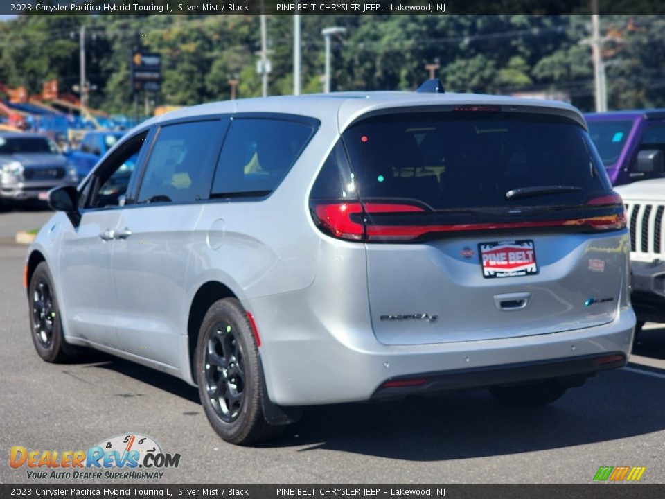 2023 Chrysler Pacifica Hybrid Touring L Silver Mist / Black Photo #4