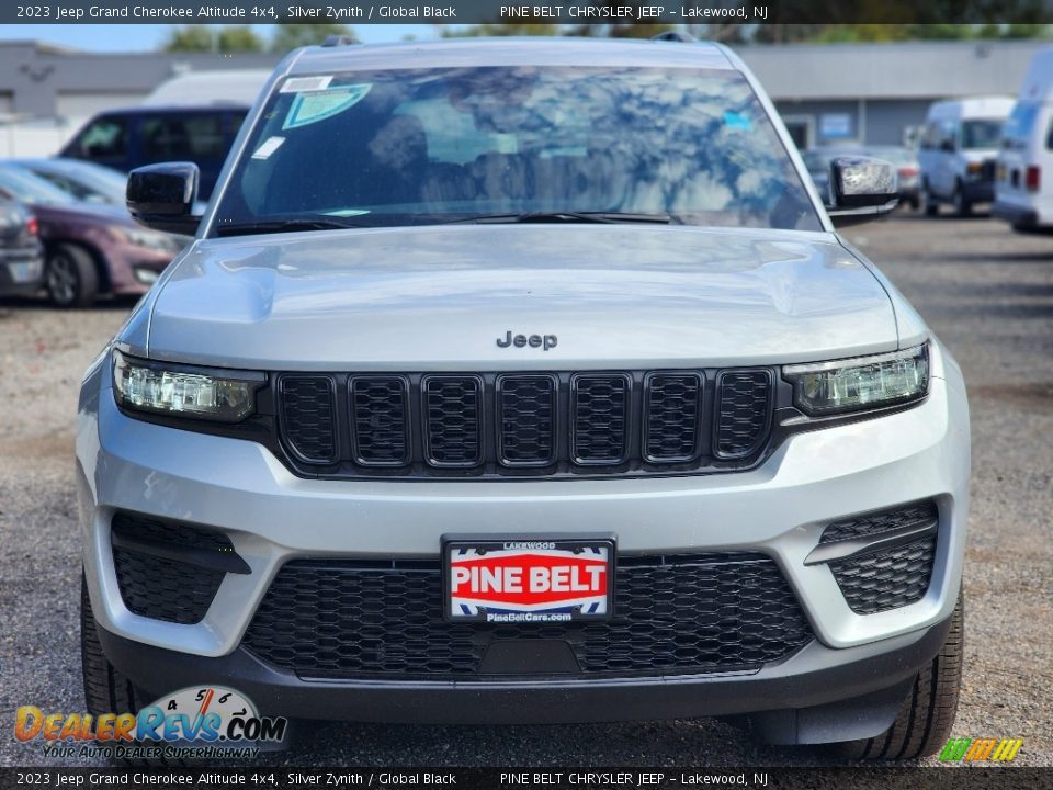 2023 Jeep Grand Cherokee Altitude 4x4 Silver Zynith / Global Black Photo #2