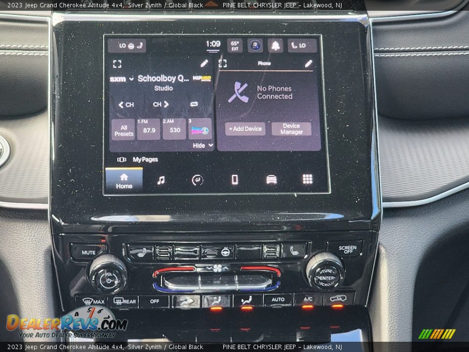 Controls of 2023 Jeep Grand Cherokee Altitude 4x4 Photo #9