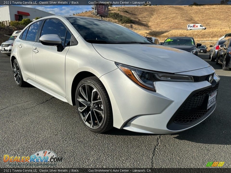 Front 3/4 View of 2021 Toyota Corolla LE Photo #1