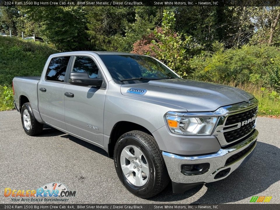 Front 3/4 View of 2024 Ram 1500 Big Horn Crew Cab 4x4 Photo #4