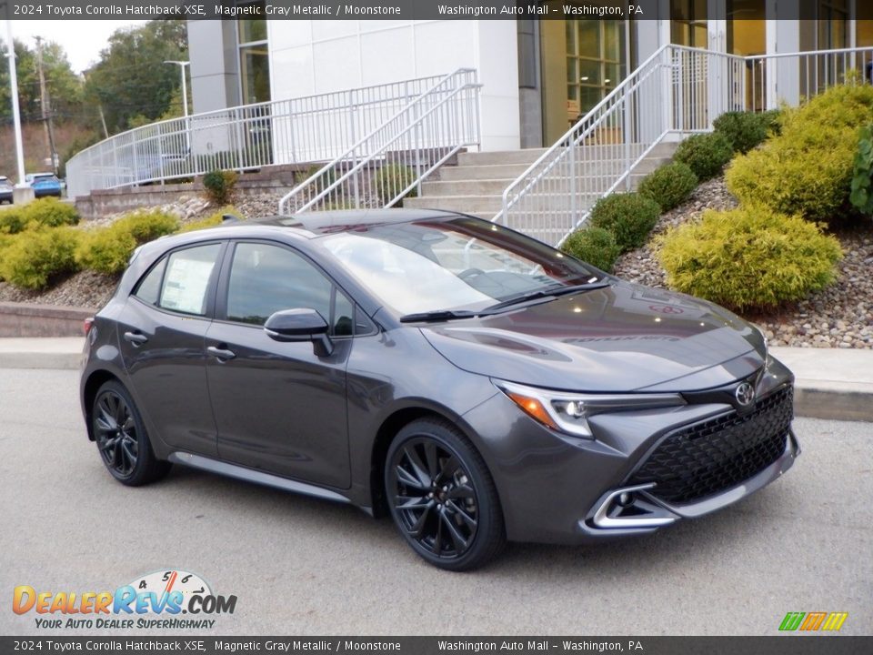 Front 3/4 View of 2024 Toyota Corolla Hatchback XSE Photo #1