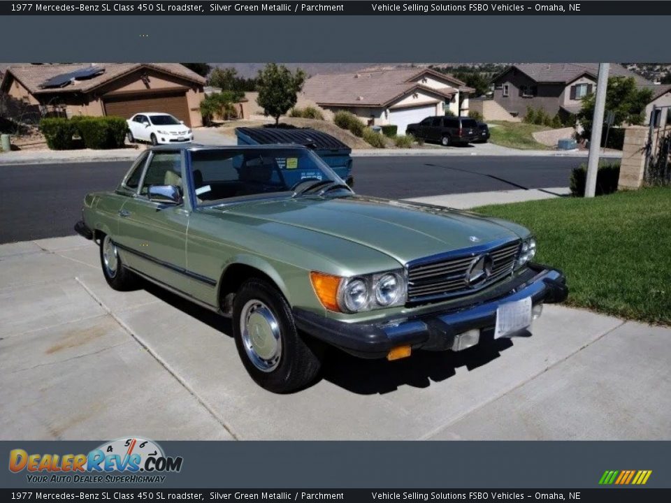 Front 3/4 View of 1977 Mercedes-Benz SL Class 450 SL roadster Photo #13