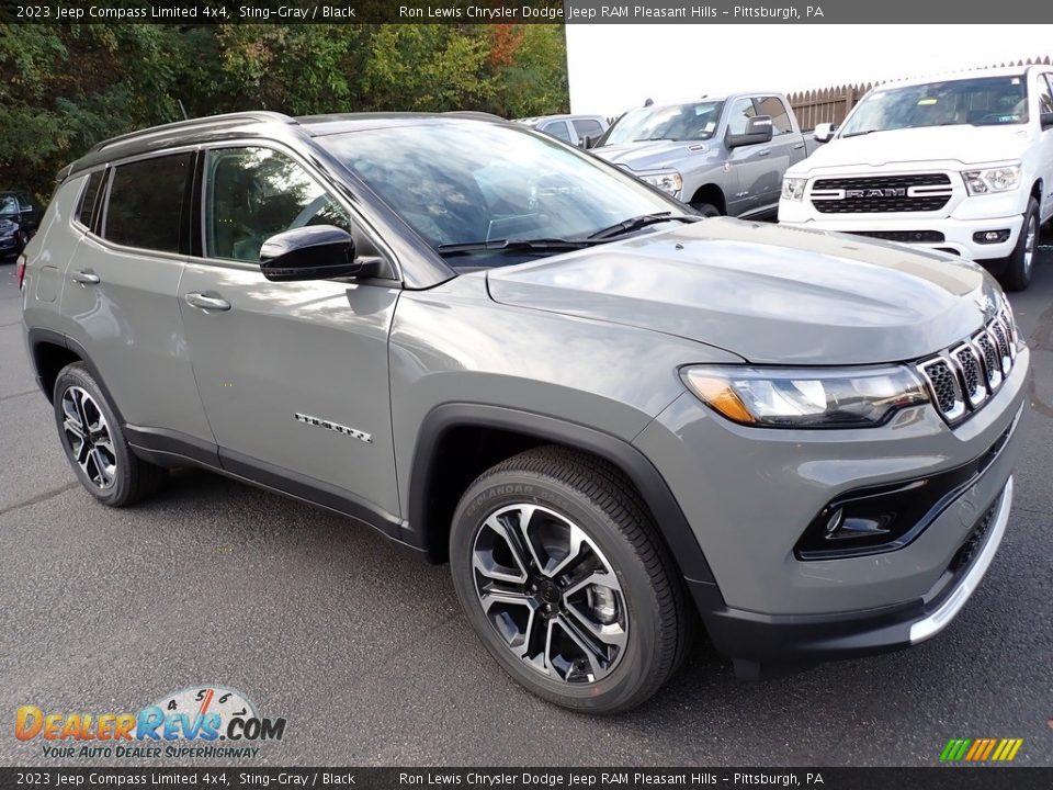 Front 3/4 View of 2023 Jeep Compass Limited 4x4 Photo #8