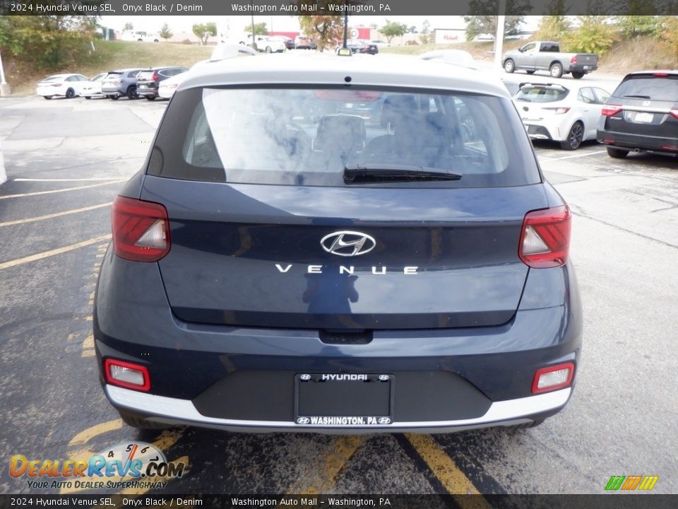 2024 Hyundai Venue SEL Onyx Black / Denim Photo #7