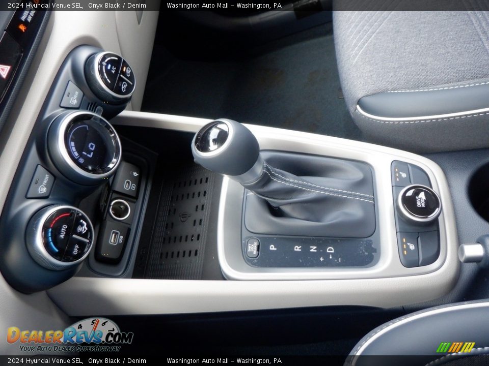 2024 Hyundai Venue SEL Shifter Photo #13