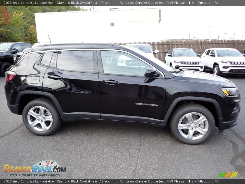 2023 Jeep Compass Latitude 4x4 Diamond Black Crystal Pearl / Black Photo #7