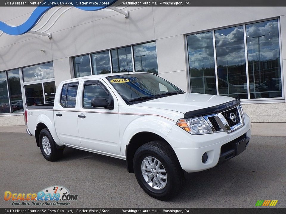 Front 3/4 View of 2019 Nissan Frontier SV Crew Cab 4x4 Photo #1