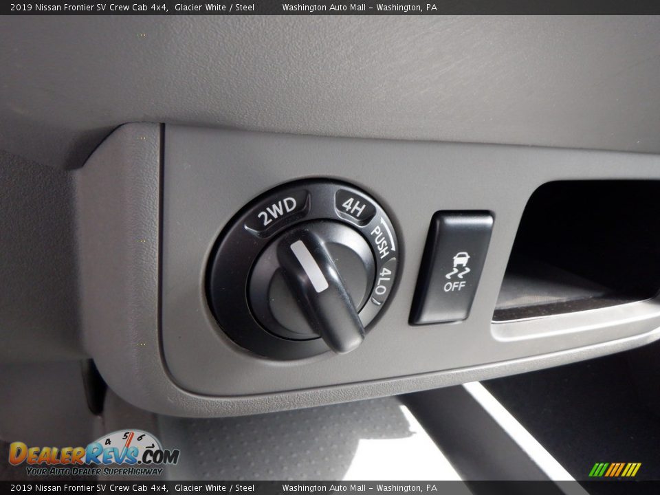 Controls of 2019 Nissan Frontier SV Crew Cab 4x4 Photo #6