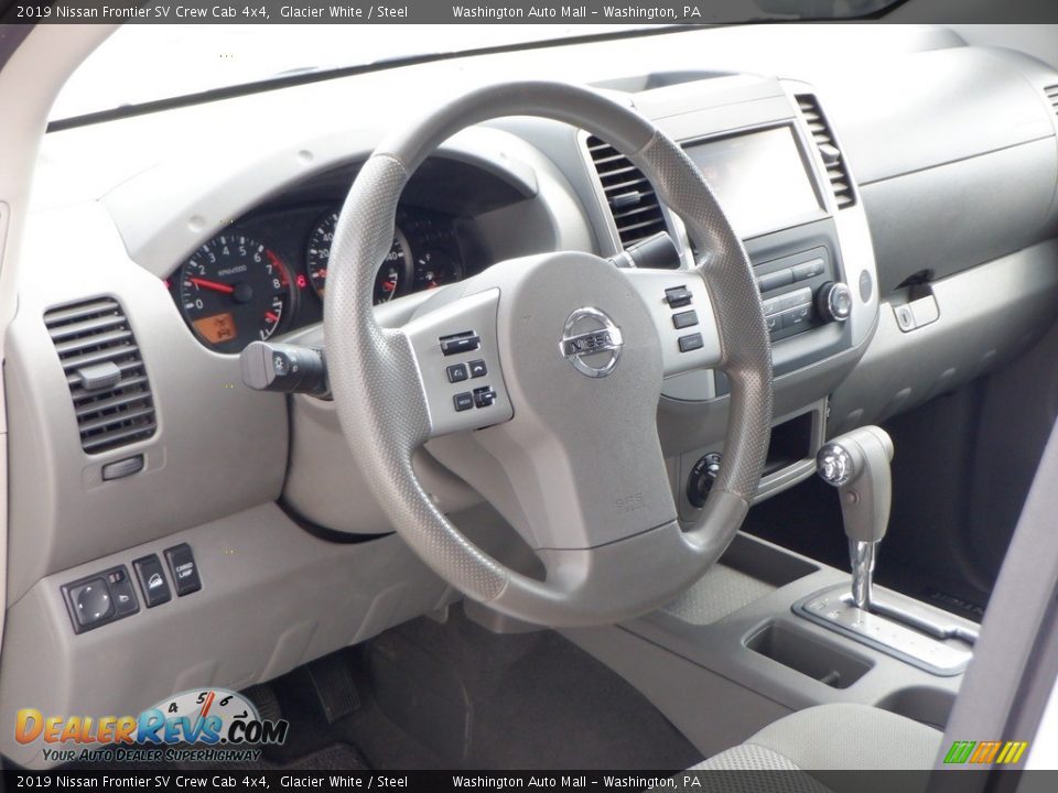 Dashboard of 2019 Nissan Frontier SV Crew Cab 4x4 Photo #22