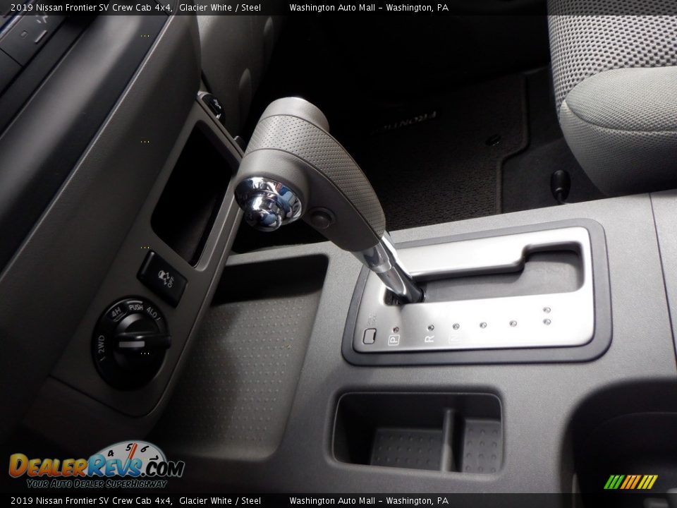 2019 Nissan Frontier SV Crew Cab 4x4 Shifter Photo #24