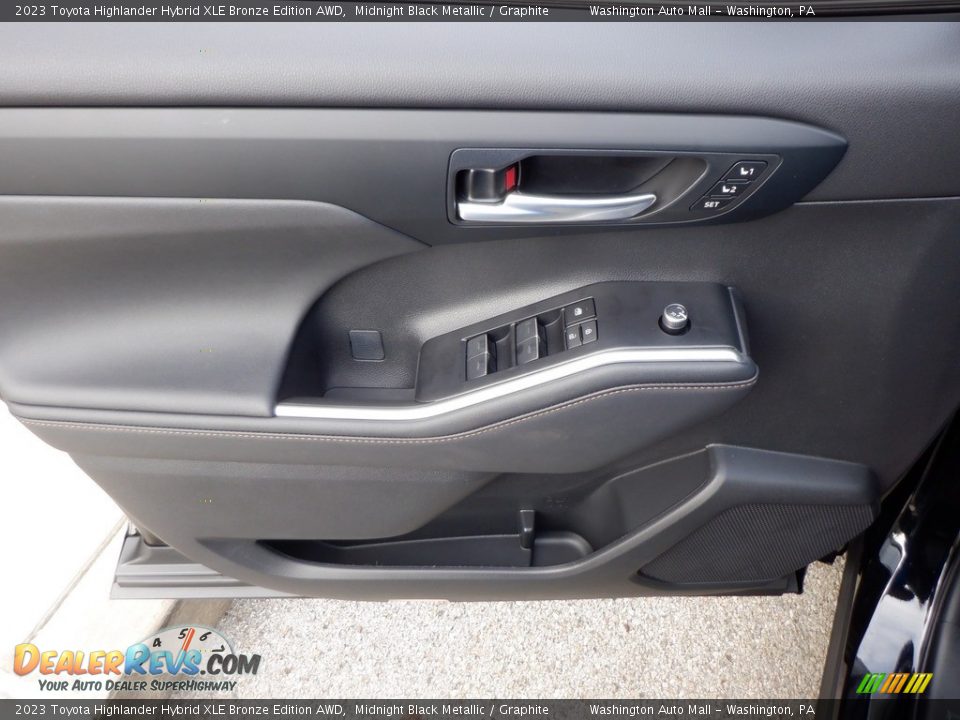 Door Panel of 2023 Toyota Highlander Hybrid XLE Bronze Edition AWD Photo #13