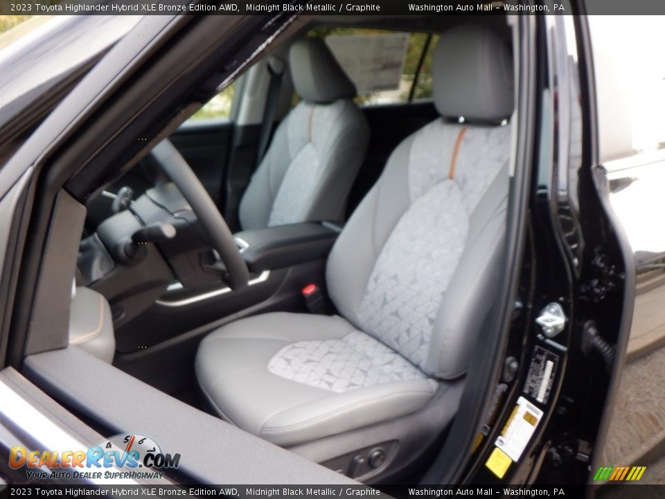 Front Seat of 2023 Toyota Highlander Hybrid XLE Bronze Edition AWD Photo #16