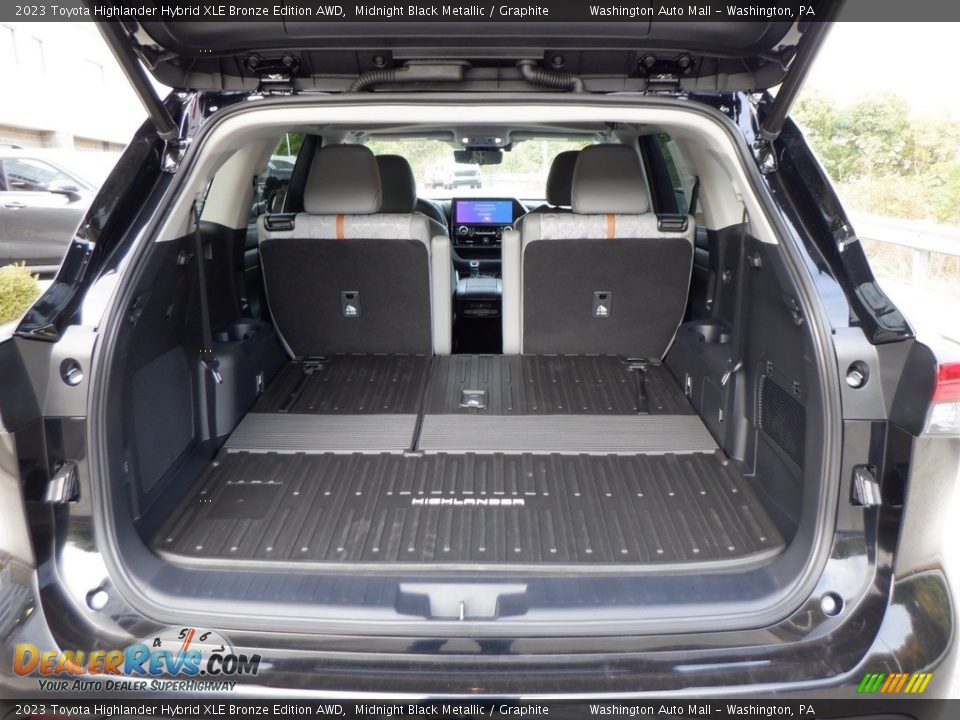 2023 Toyota Highlander Hybrid XLE Bronze Edition AWD Trunk Photo #32