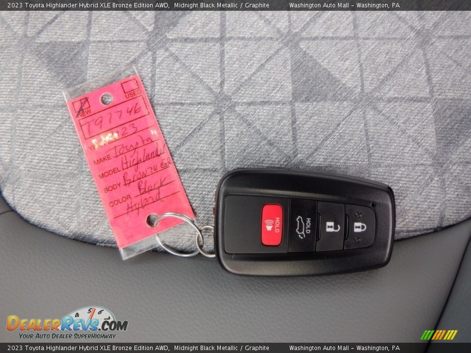 Keys of 2023 Toyota Highlander Hybrid XLE Bronze Edition AWD Photo #35