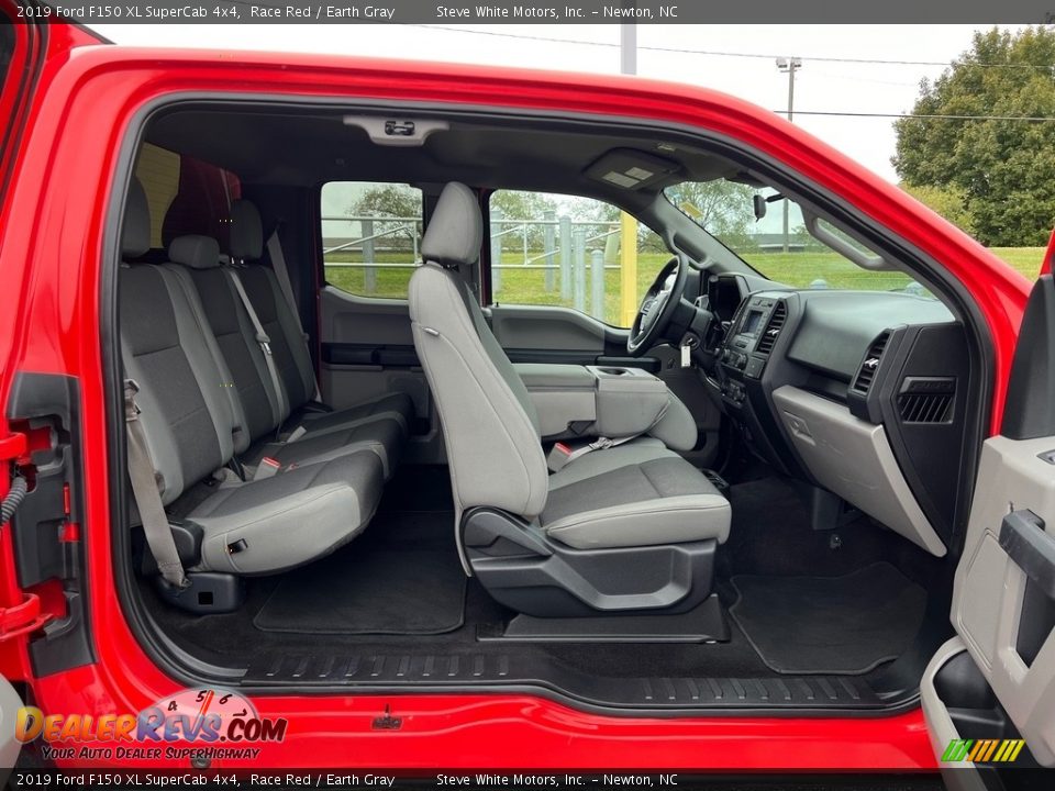 Front Seat of 2019 Ford F150 XL SuperCab 4x4 Photo #23