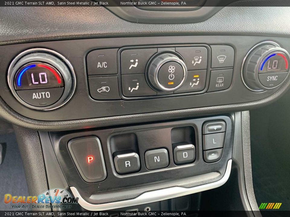 Controls of 2021 GMC Terrain SLT AWD Photo #17