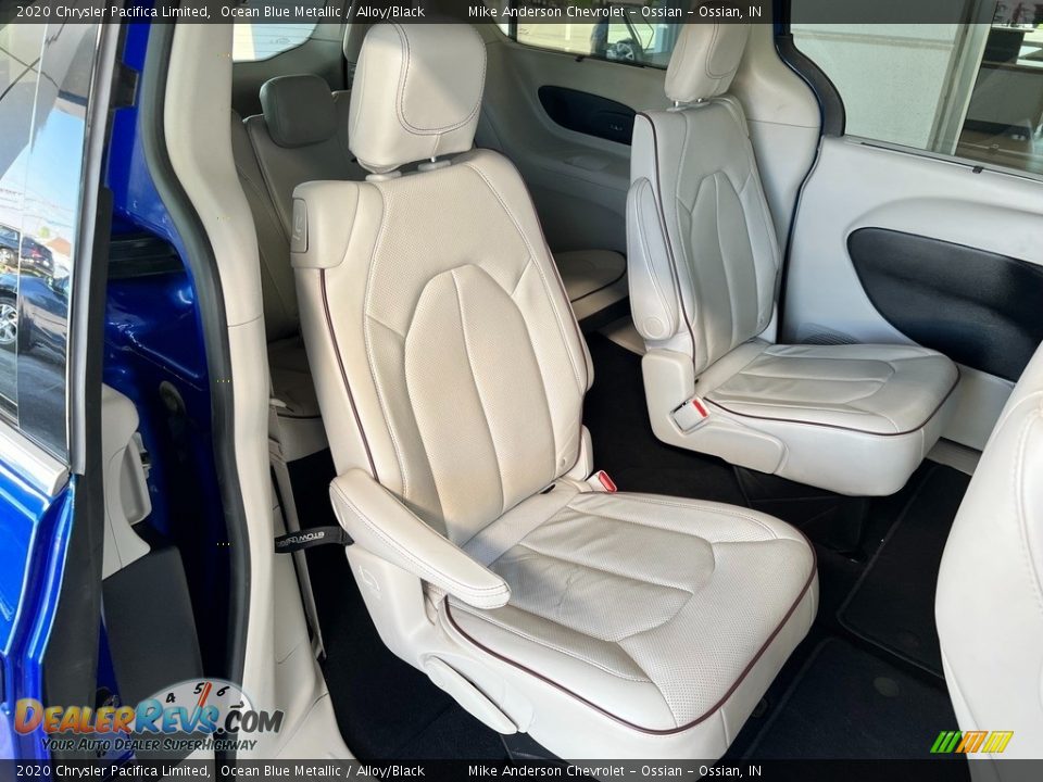 Rear Seat of 2020 Chrysler Pacifica Limited Photo #23