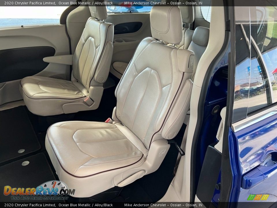 Rear Seat of 2020 Chrysler Pacifica Limited Photo #24