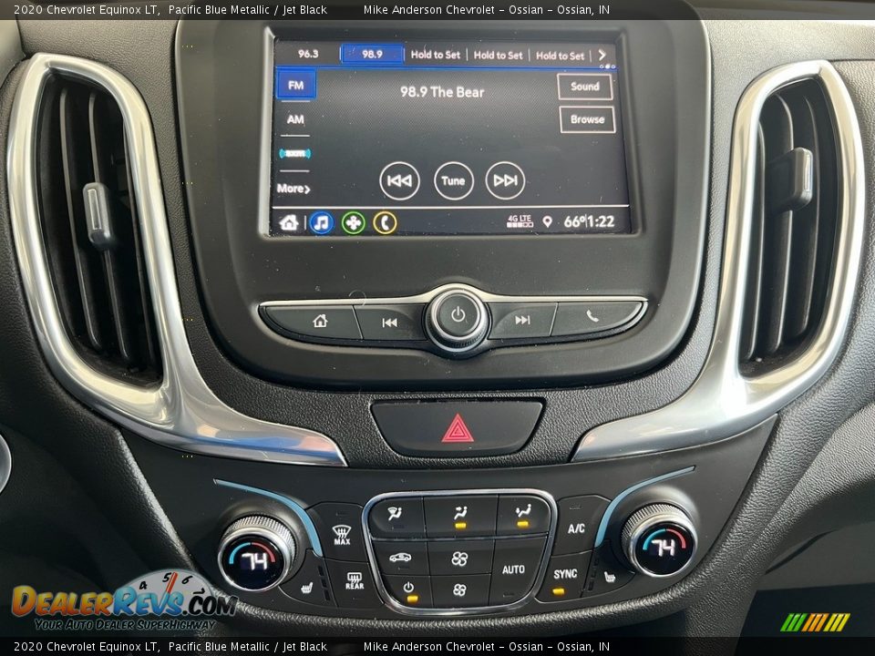 Controls of 2020 Chevrolet Equinox LT Photo #21